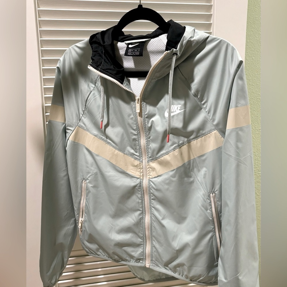 ✨ NIKE WINDBREAKER ✨